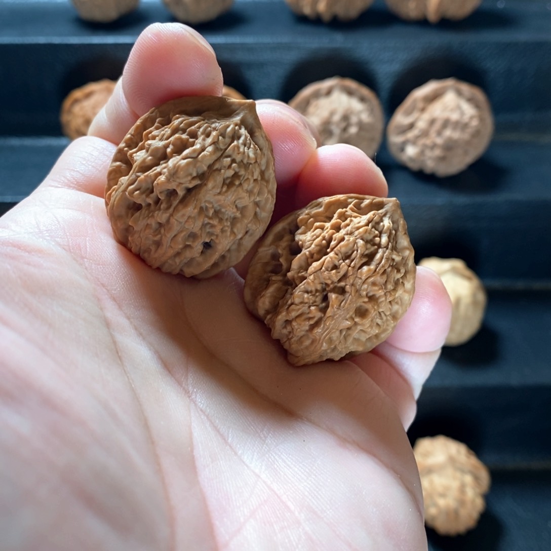 桃核把件野生原树承德公子帽30