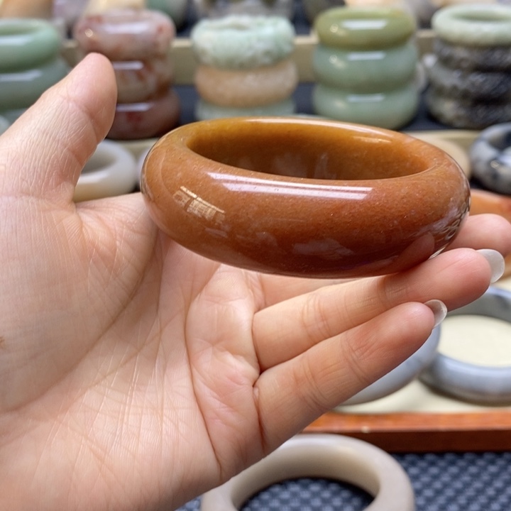 石英岩玉手镯未镶嵌