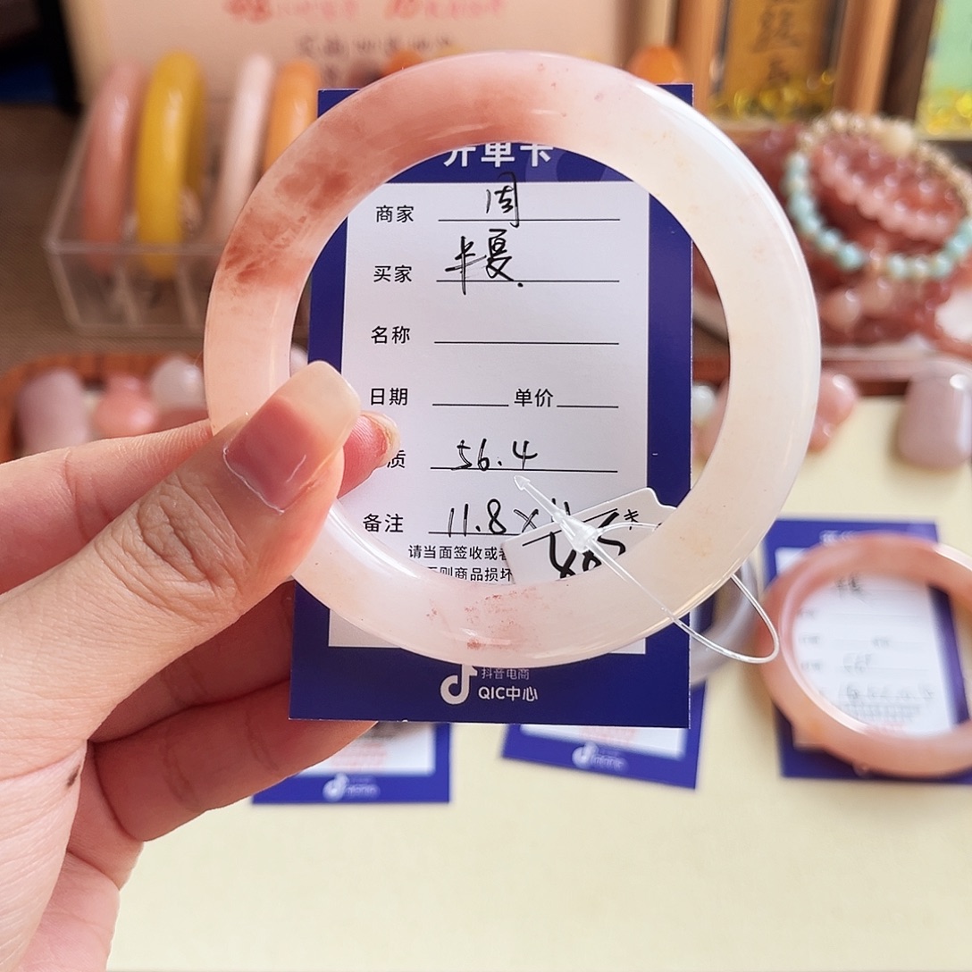 半***夏石英质玉未镶嵌手镯