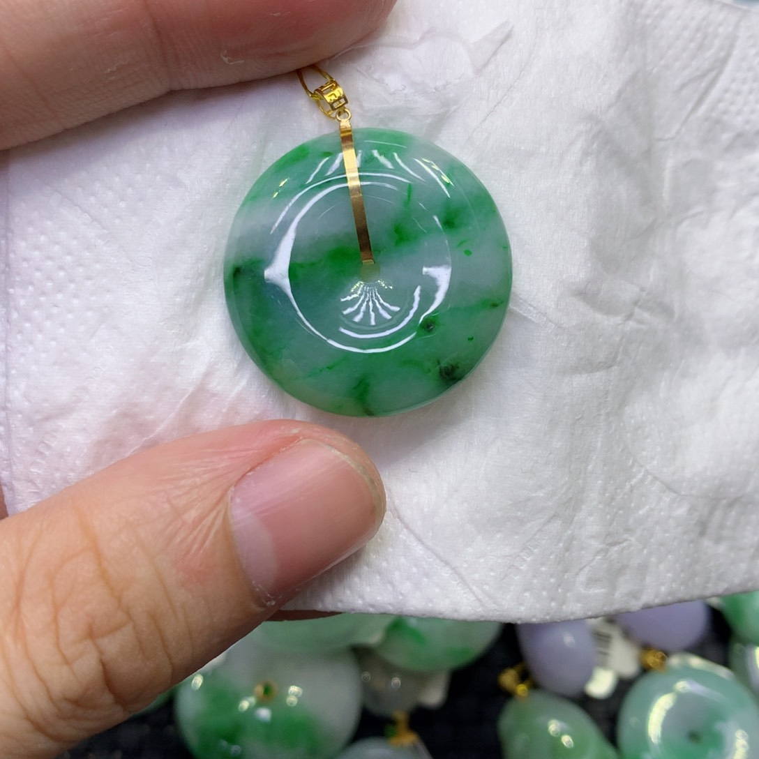 颈饰18K金镶嵌翡翠