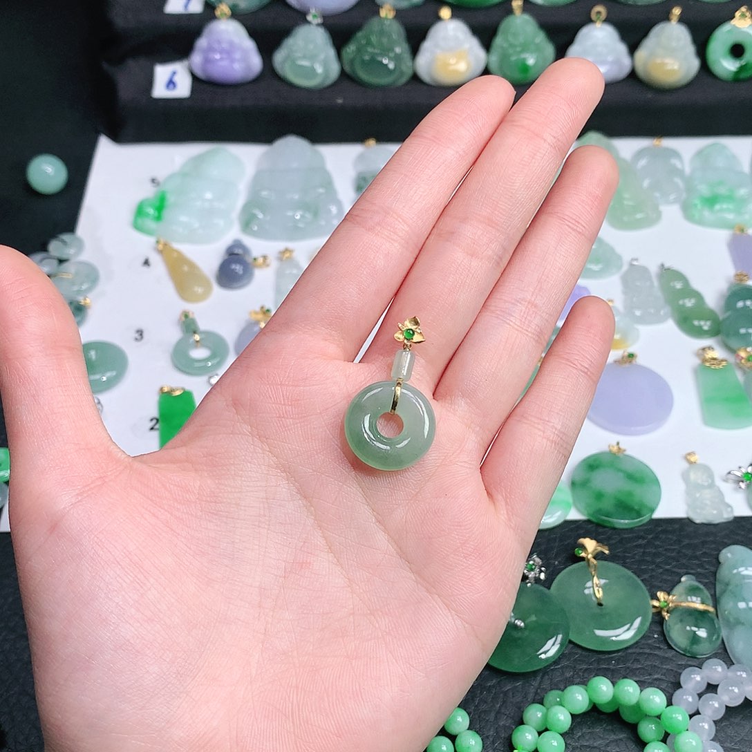 翡翠吊坠(不含链)未镶嵌翡翠