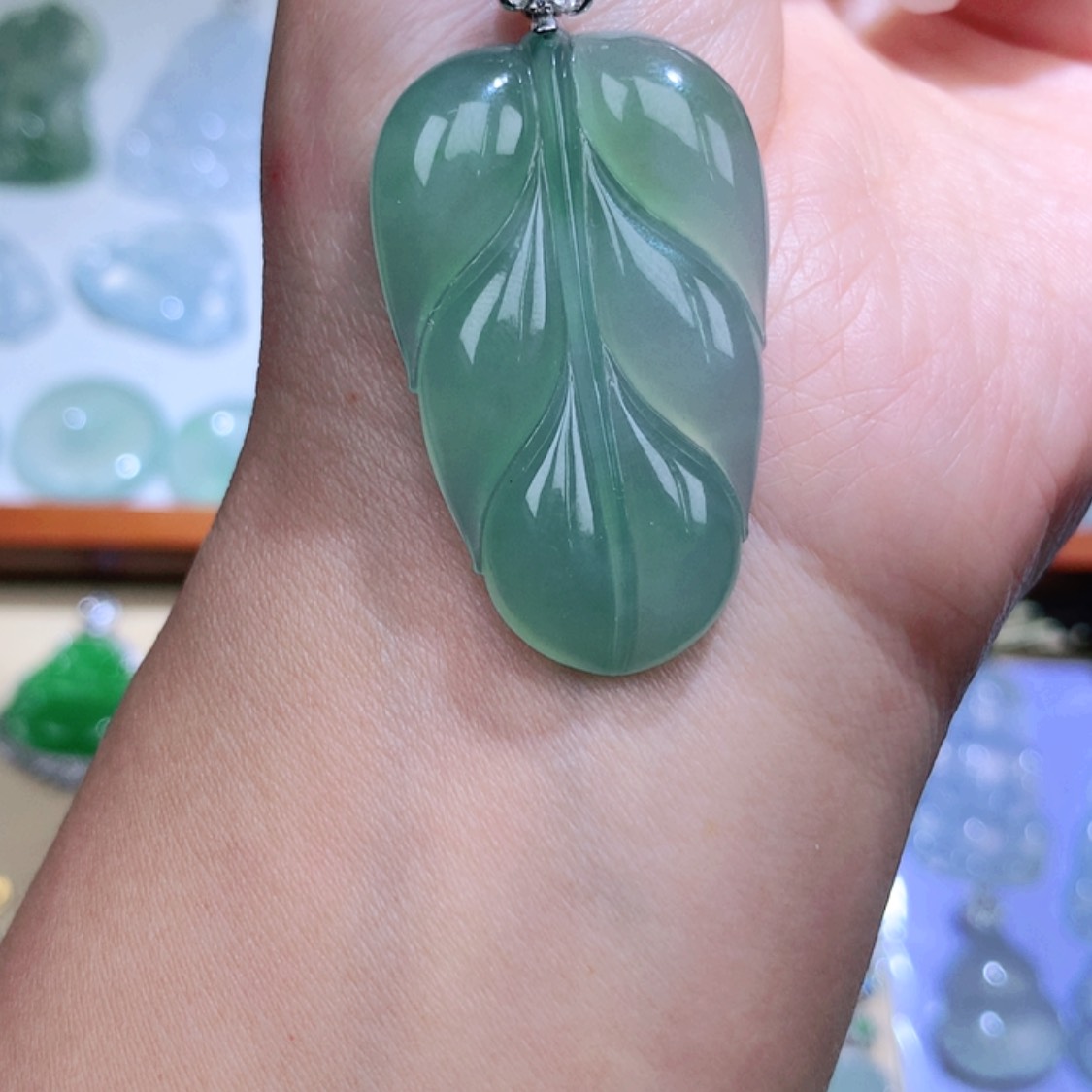 【闪购商品】翡翠颈饰18K金镶嵌叶子