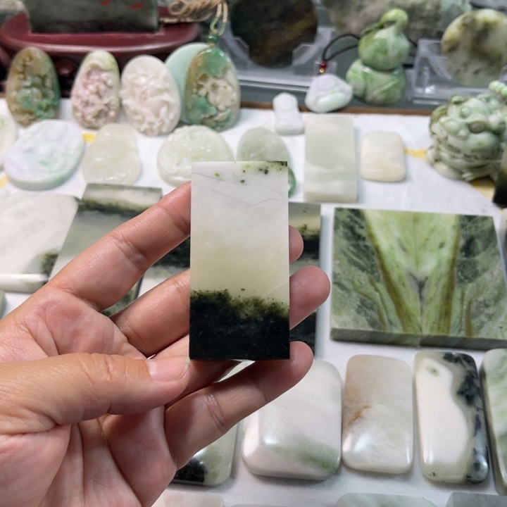 独山玉未镶嵌颈饰