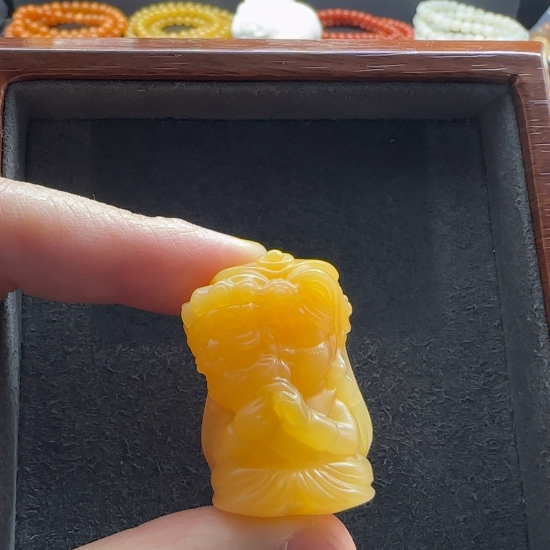 石英质玉（缅黄）配饰未镶嵌