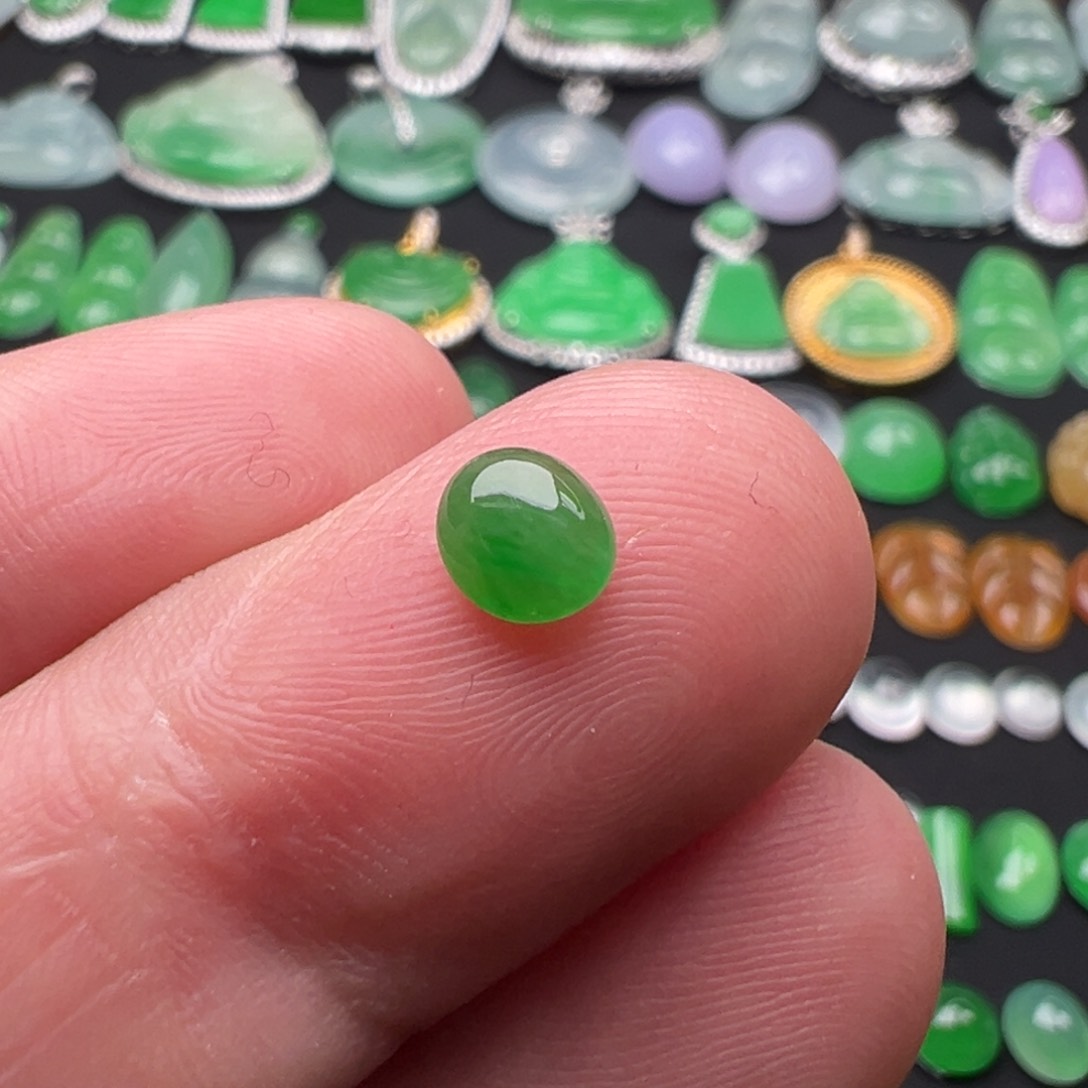 翡翠颈饰未镶嵌蛋面5.7