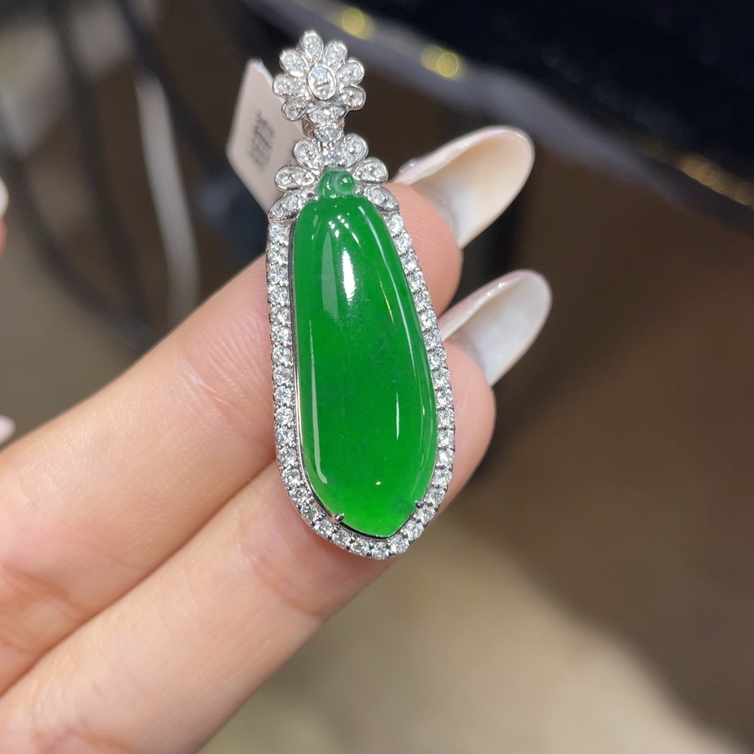 翡翠颈饰18K金镶嵌天然缅甸翡翠a货