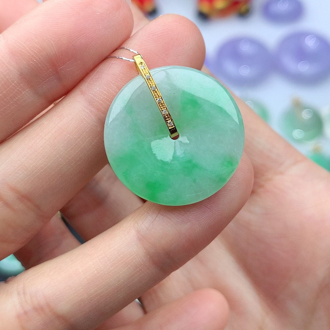 翡翠18K金镶嵌颈饰翡翠