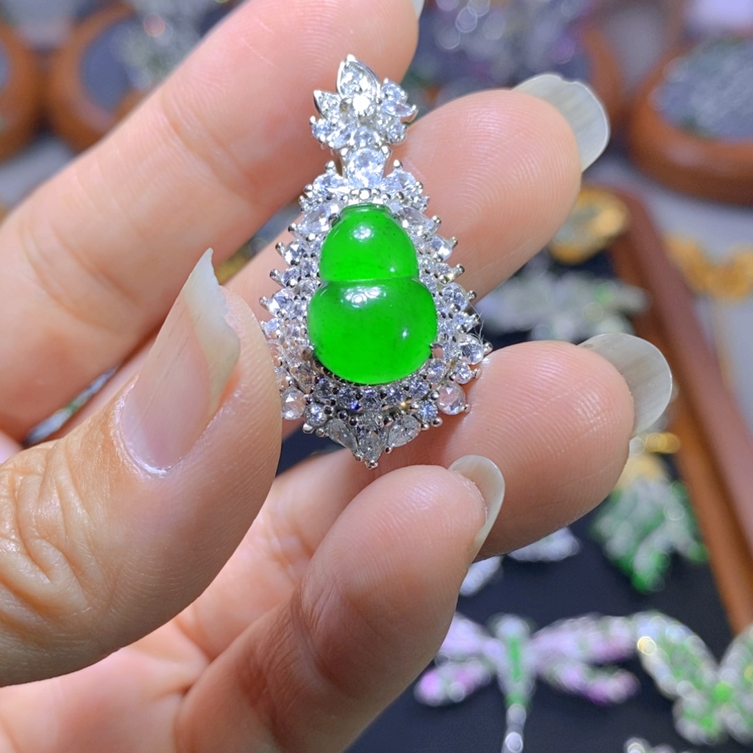 翡翠颈饰银S925镶嵌天然翡翠