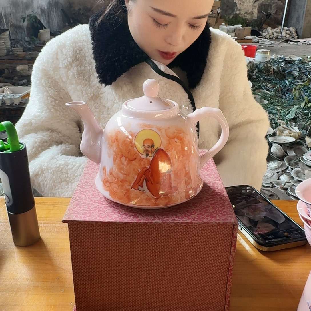 陶摆件景德镇红紫xixi人物壶