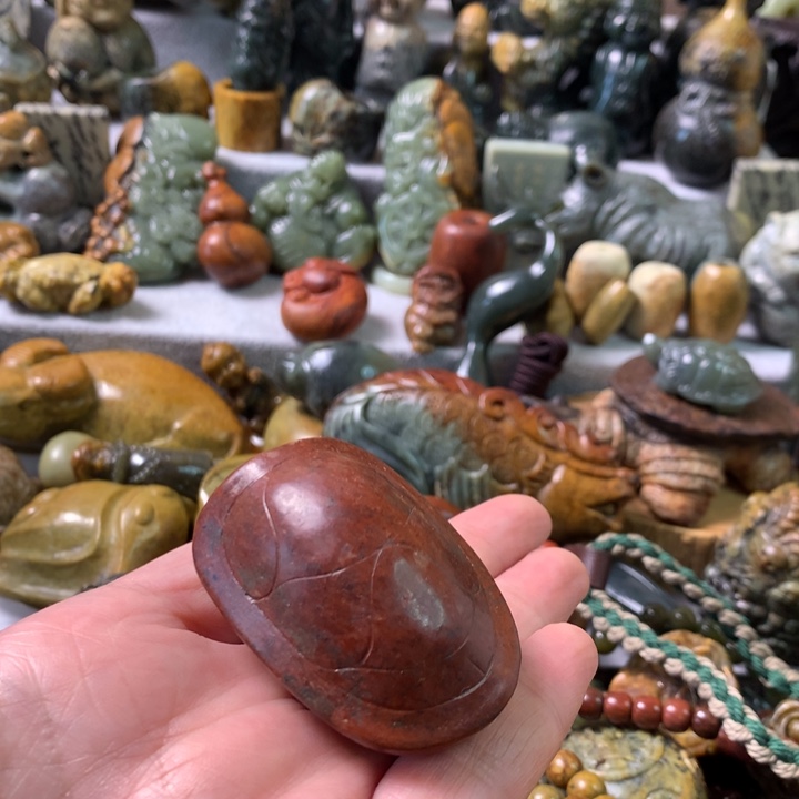 未镶嵌岫岩河磨玉（透闪石质玉）把件