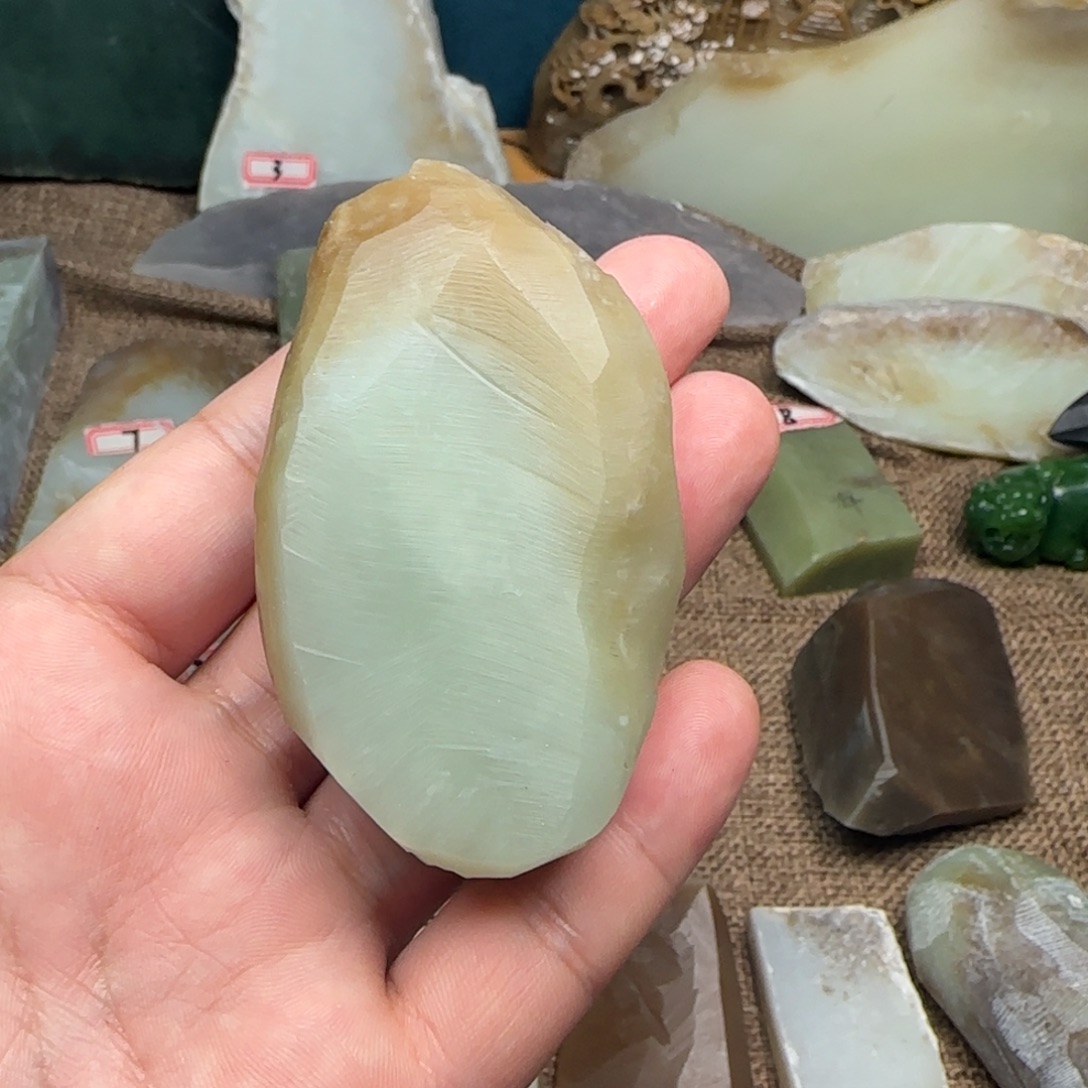 根***乐和田玉（糖玉）未镶嵌珠宝奇石