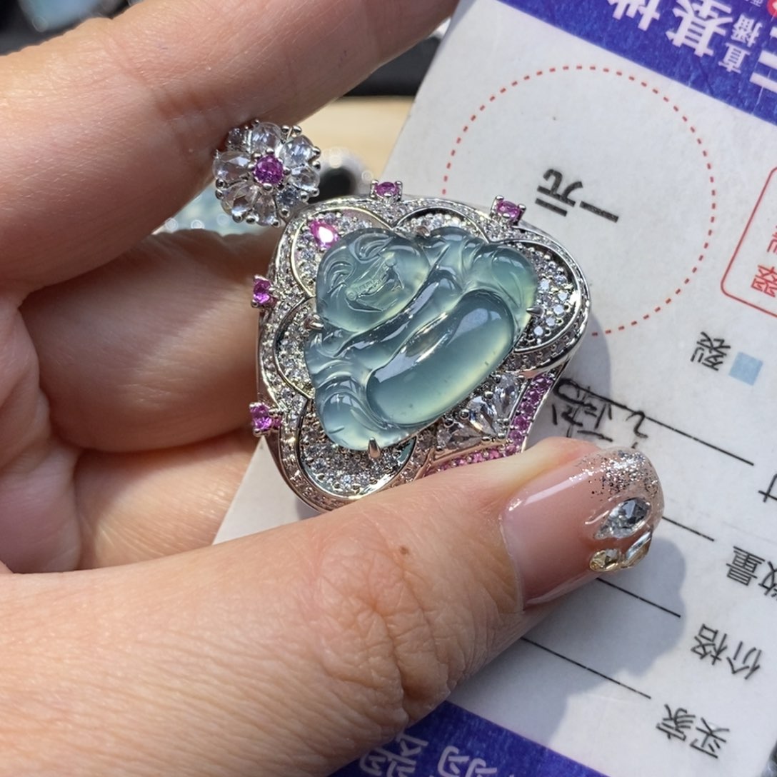 翡翠颈饰未镶嵌翡翠