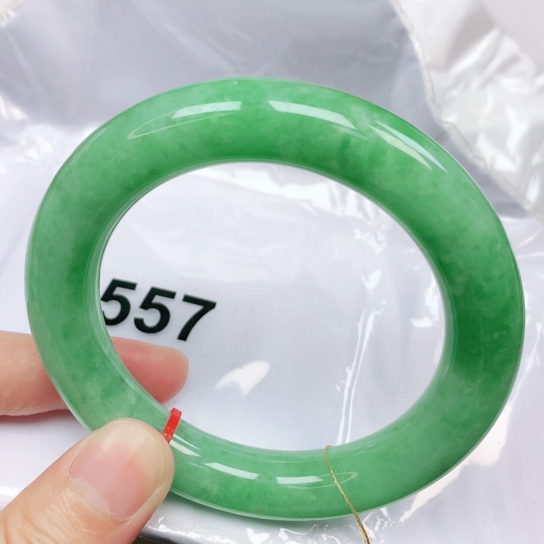 翡翠手镯未镶嵌抖音557