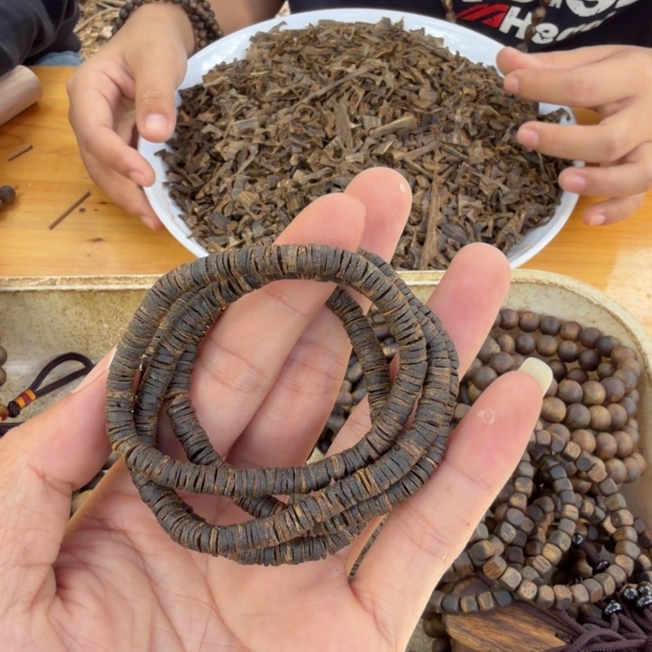 沉香碎屑沉香单圈沉水片珠4克多样性发一