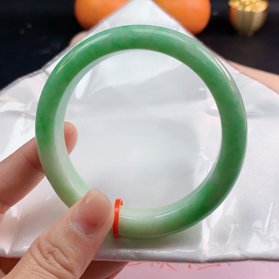 翡翠手镯未镶嵌60圈0589