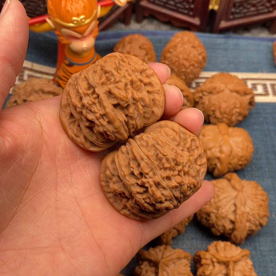 文玩核桃把件45.8汉高楼46.克