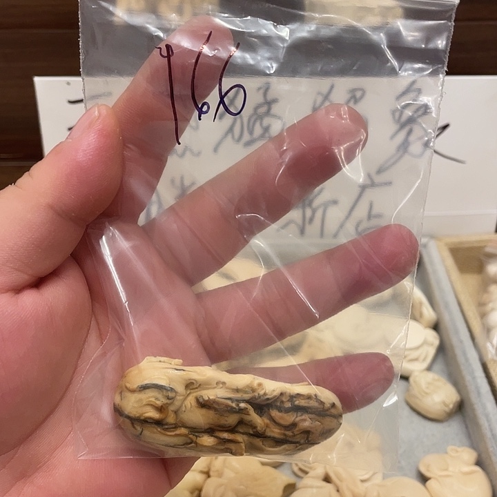 通***承天然猛犸牙雕刻品