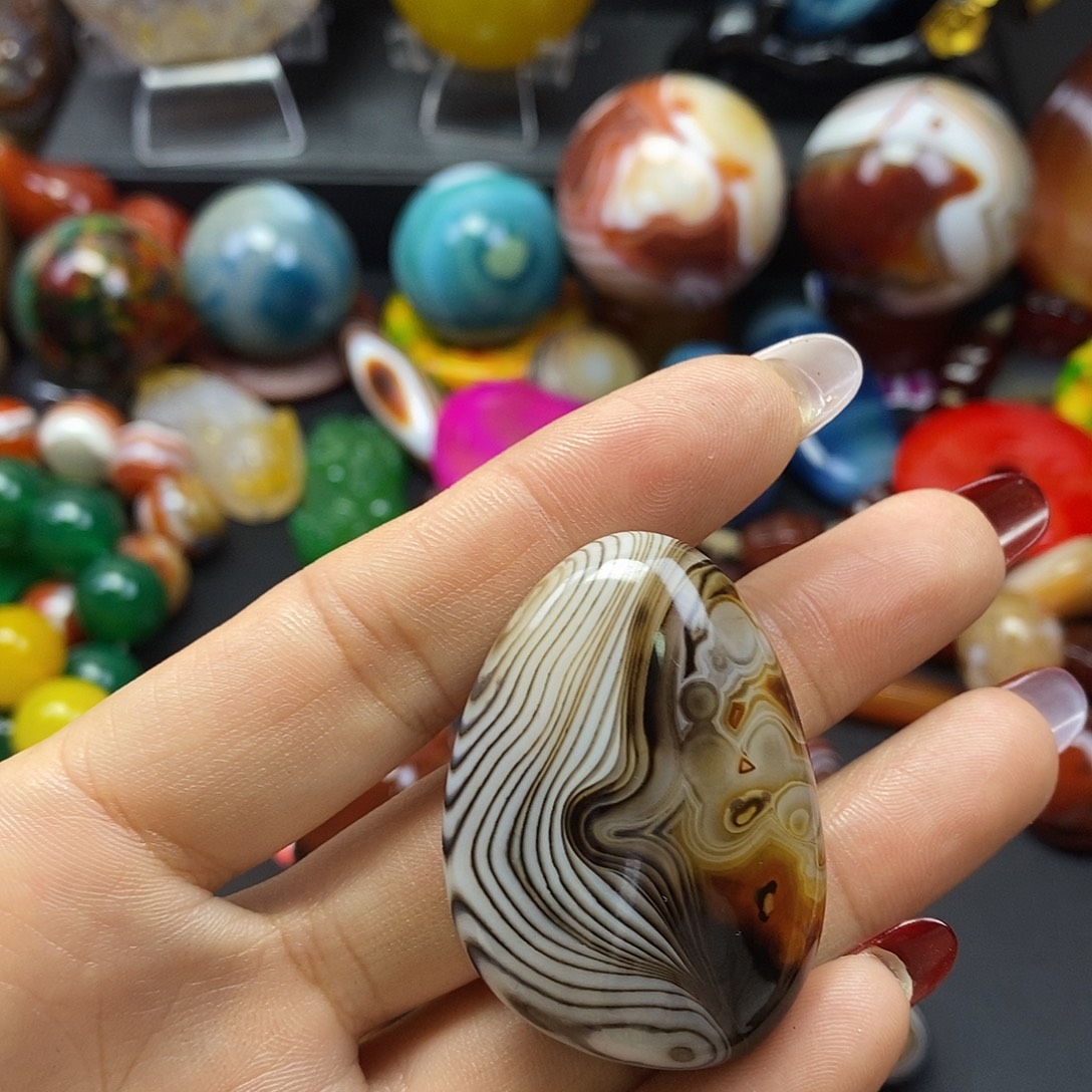 难***涂玛瑙/玉髓未镶嵌珠宝半成品