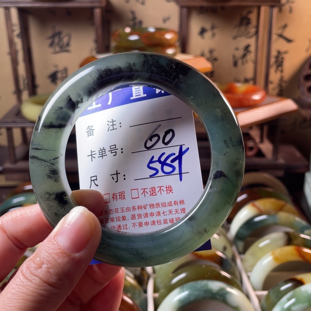 蛇纹石玉未镶嵌手镯