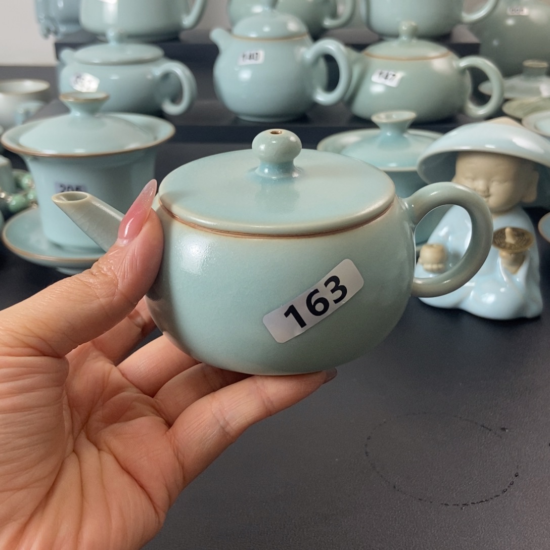 壶微瑕仿古釉石鼓壶