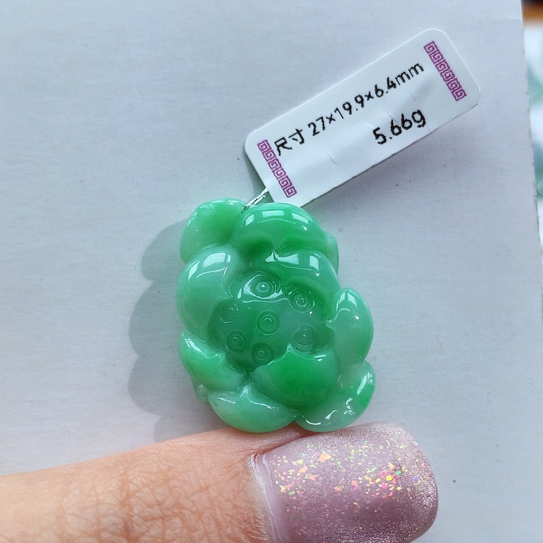 翡翠颈饰未镶嵌莲花