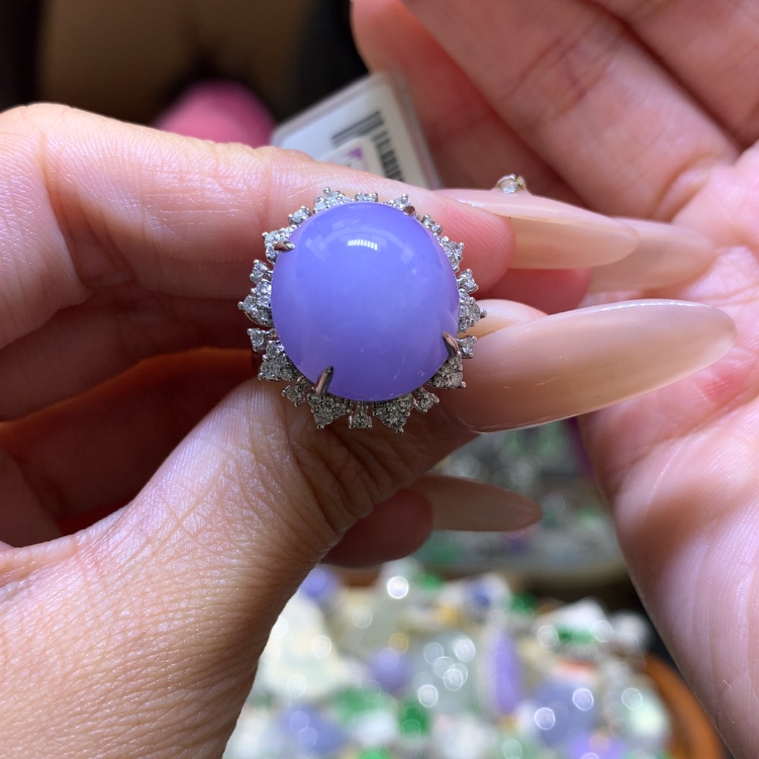 颈饰18K金镶嵌翡翠