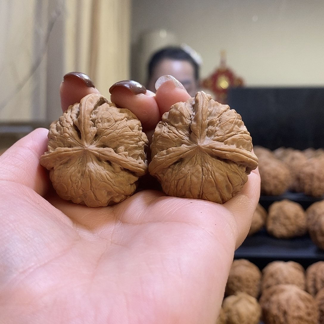 把件文玩核桃M**笑雨花石三棱