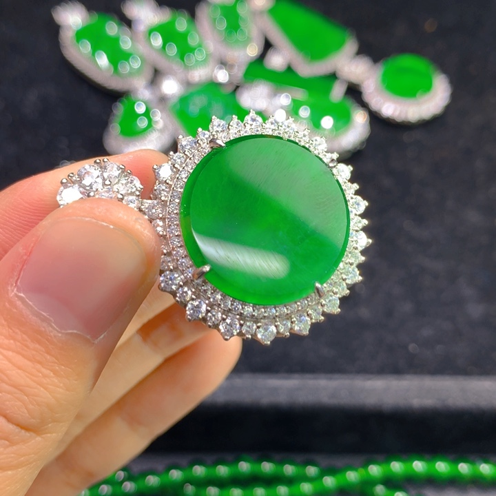 翡翠颈饰银S925镶嵌一个