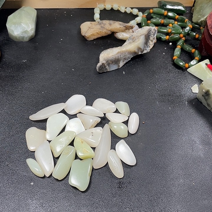 和田玉未镶嵌珠宝半成品