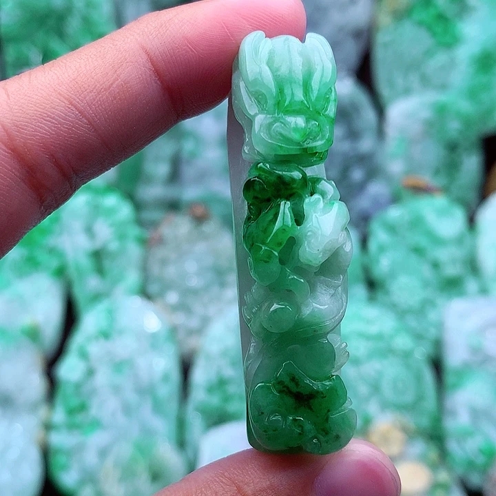 天然A货翡翠龙勾