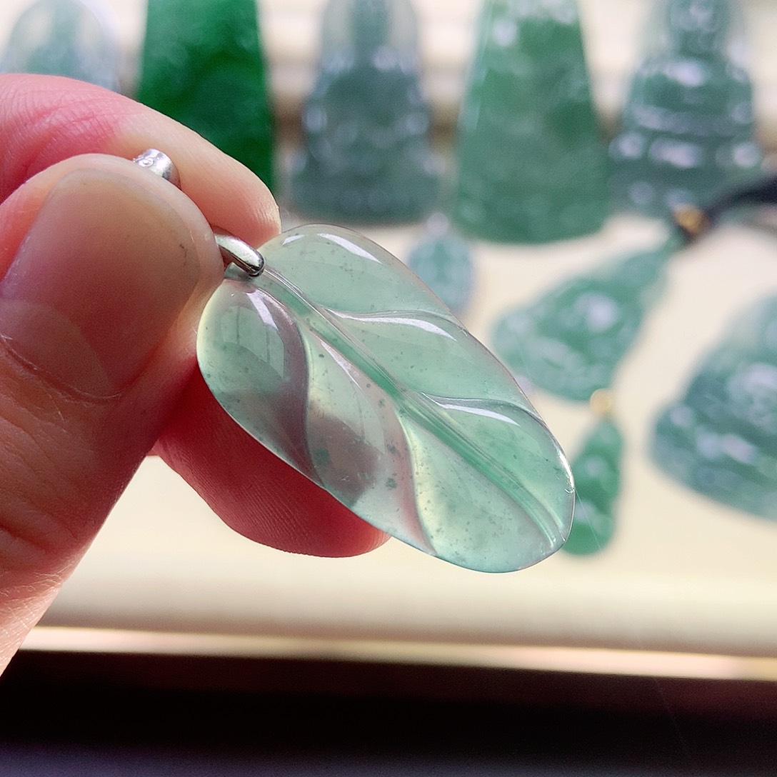 【闪购商品】翡翠颈饰未镶嵌天然