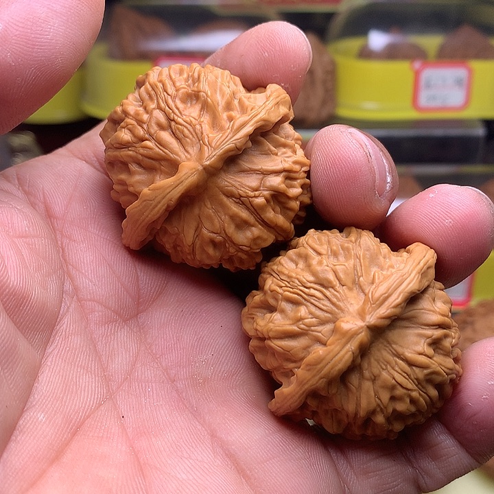 文玩核桃吊坠是***啊天地