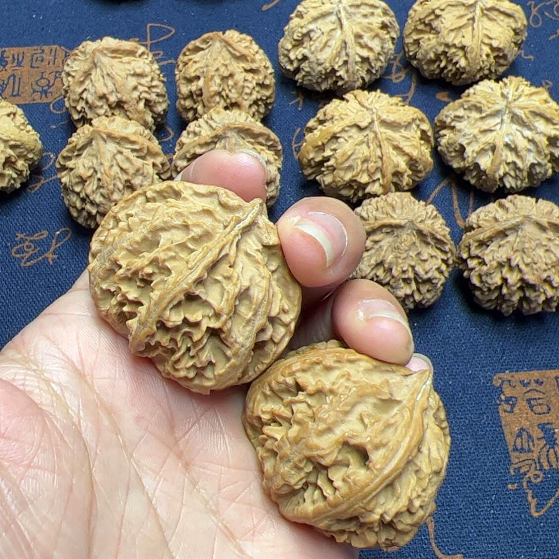 文玩核桃把件秦岭野生植物核桃