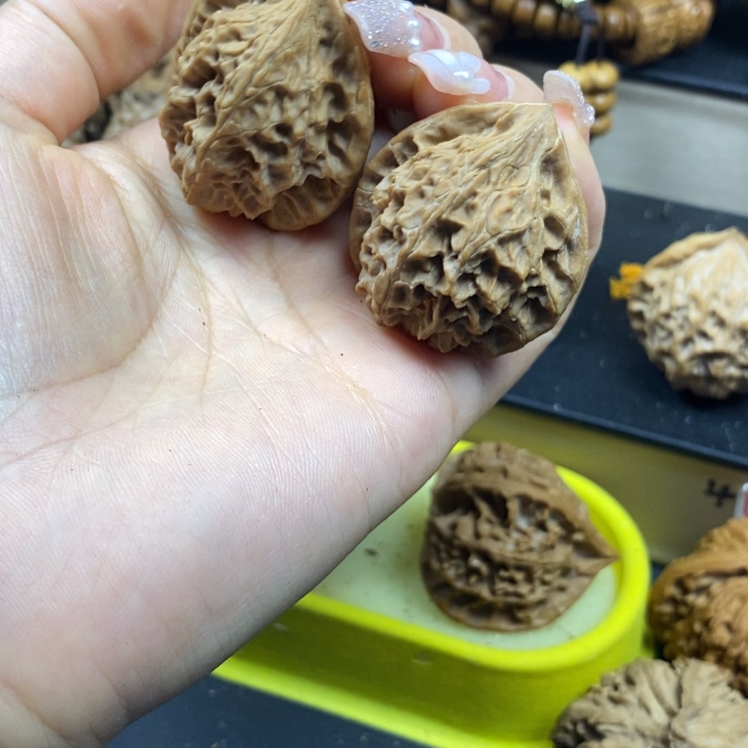 桃核把件石*秦岭鸡心33