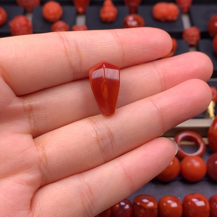 南红玛瑙未镶嵌鲨鱼背三通10.9MM