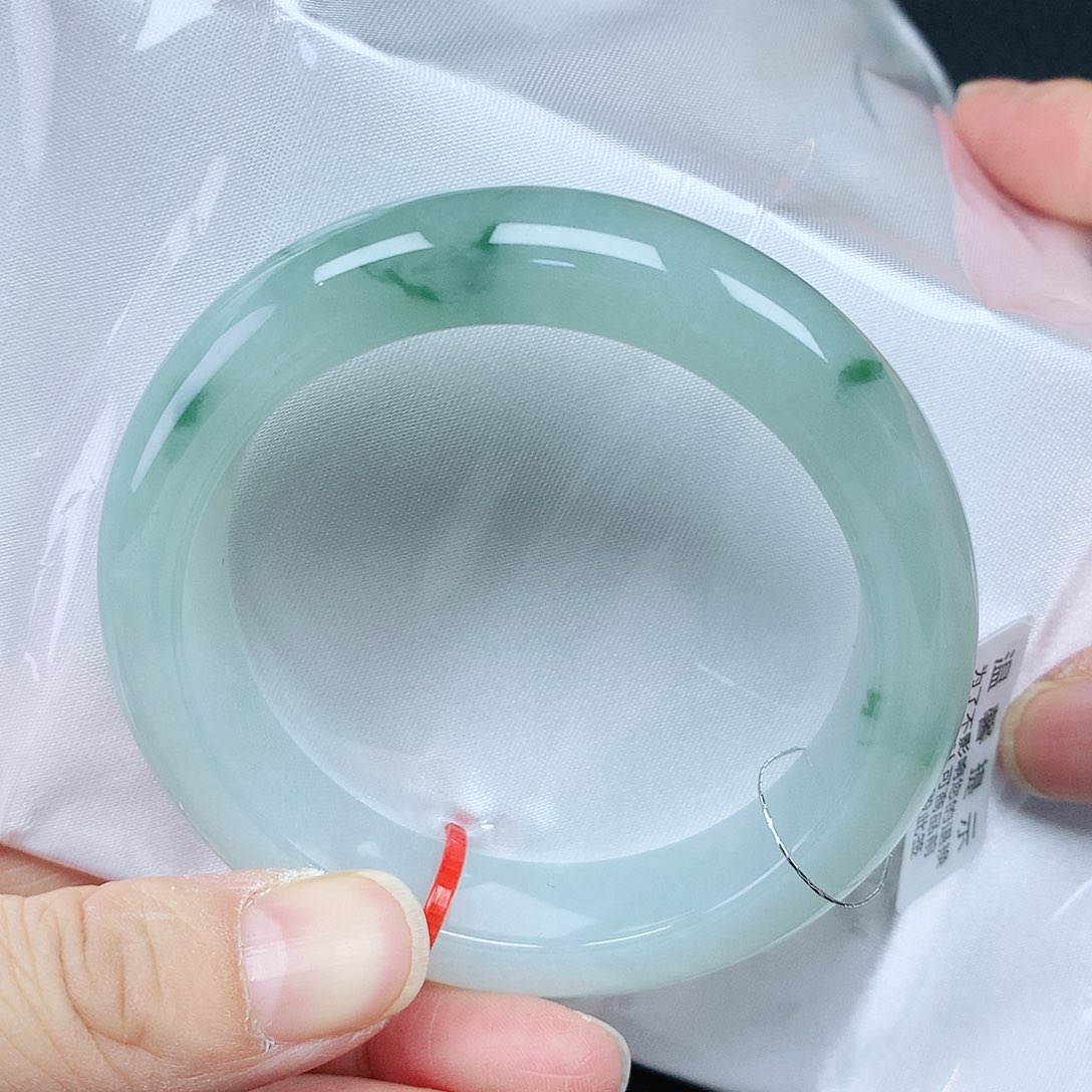 翡翠手镯未镶嵌53圈