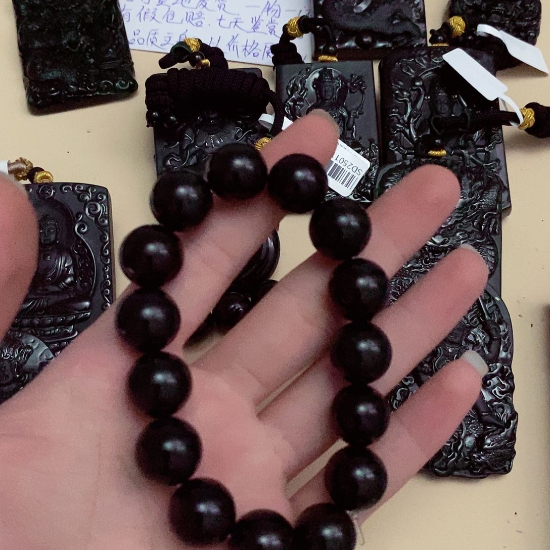 翡翠颈饰未镶嵌用****2卡14➕