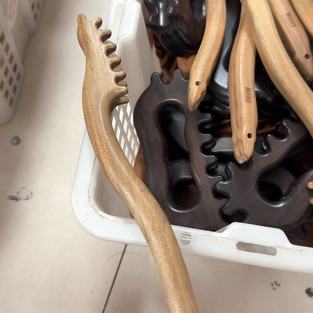 绿檀木痒痒耙子放松工具瑕疵