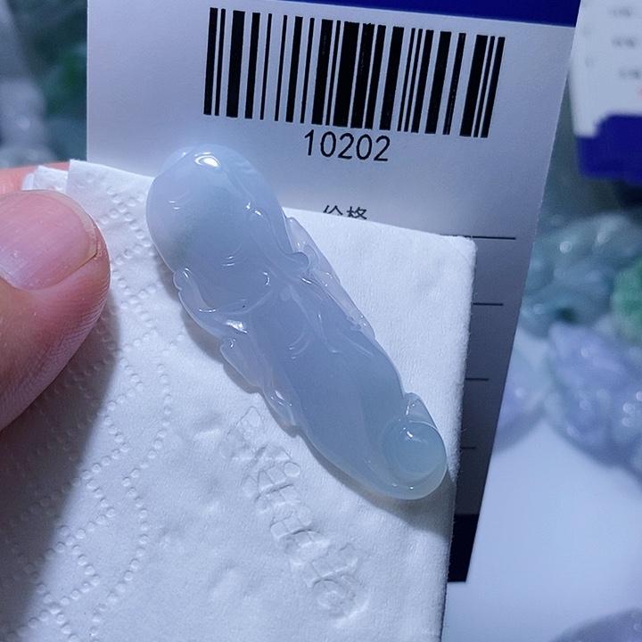 翡翠未镶嵌颈饰是