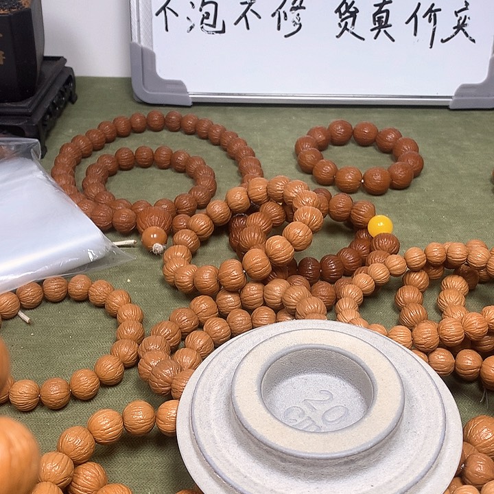 核桃小*生猴头手串