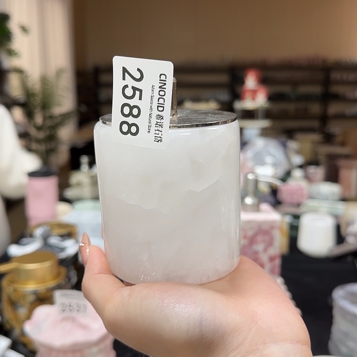 2588白水晶牙签筒