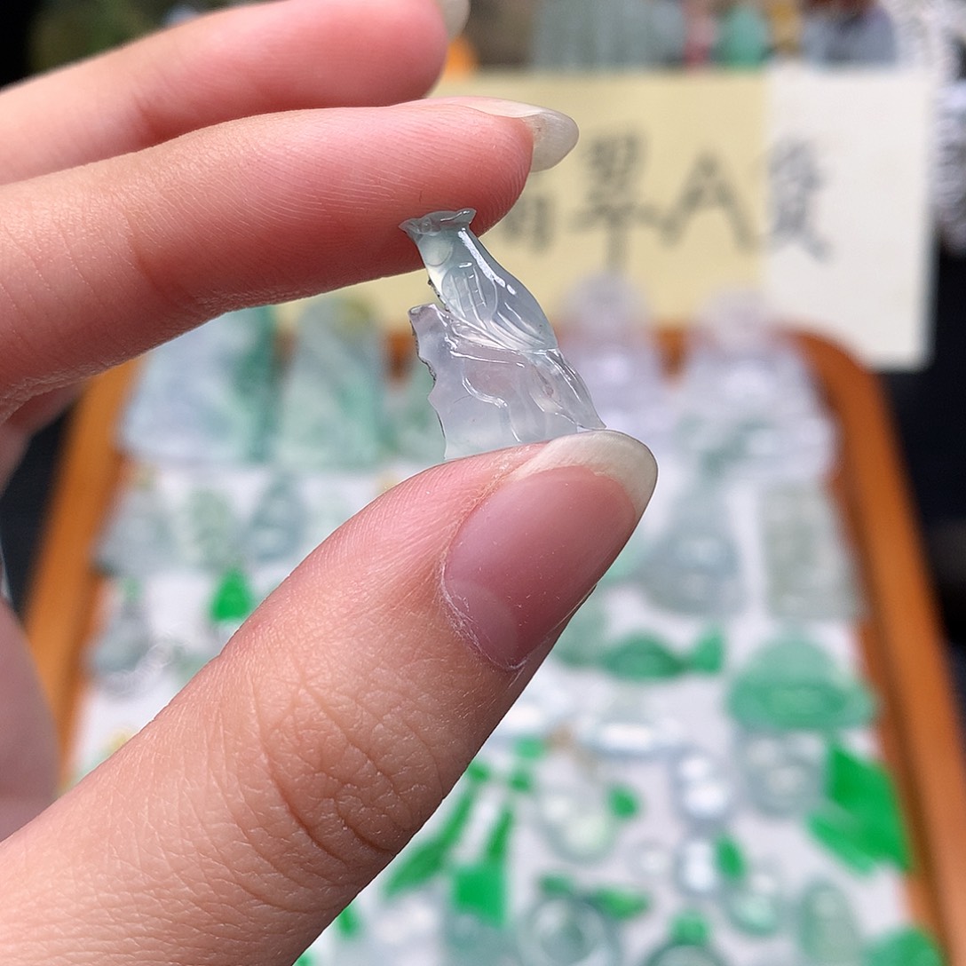 翡翠裸石缅甸天然A货翡翠冰种喜上眉梢