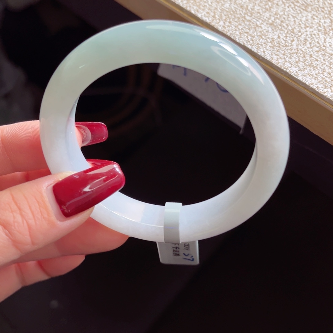 翡翠手镯未镶嵌手镯