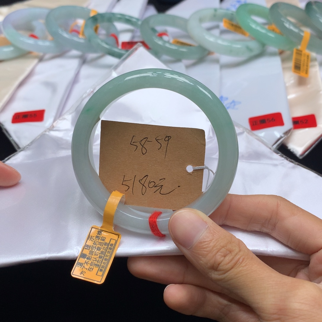 翡翠未镶嵌手镯手镯