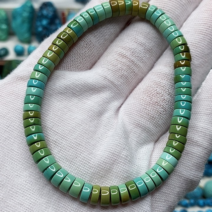 满***呀绿松石未镶嵌天然原矿 地大质检