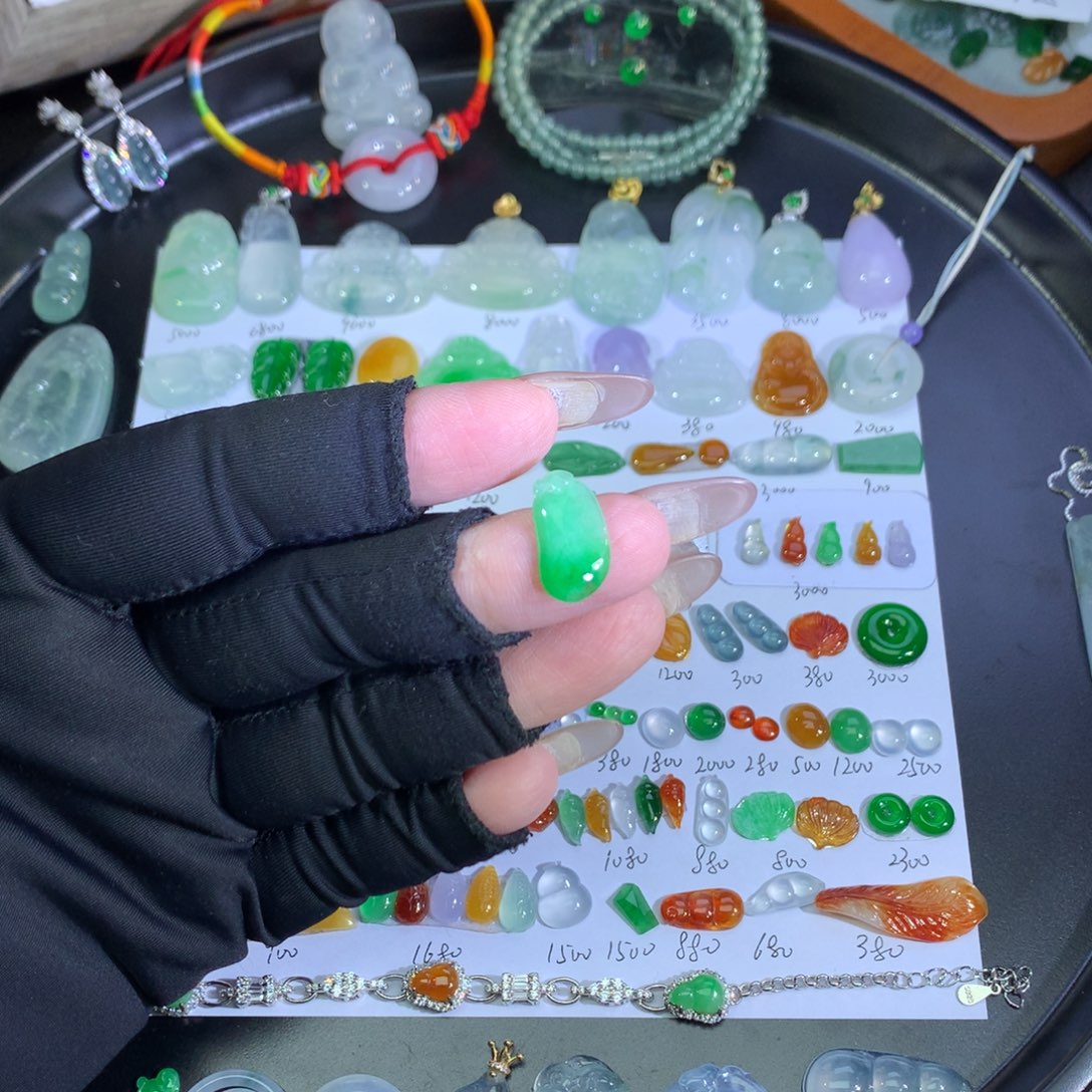 翡翠未镶嵌吊坠(不含链)福瓜