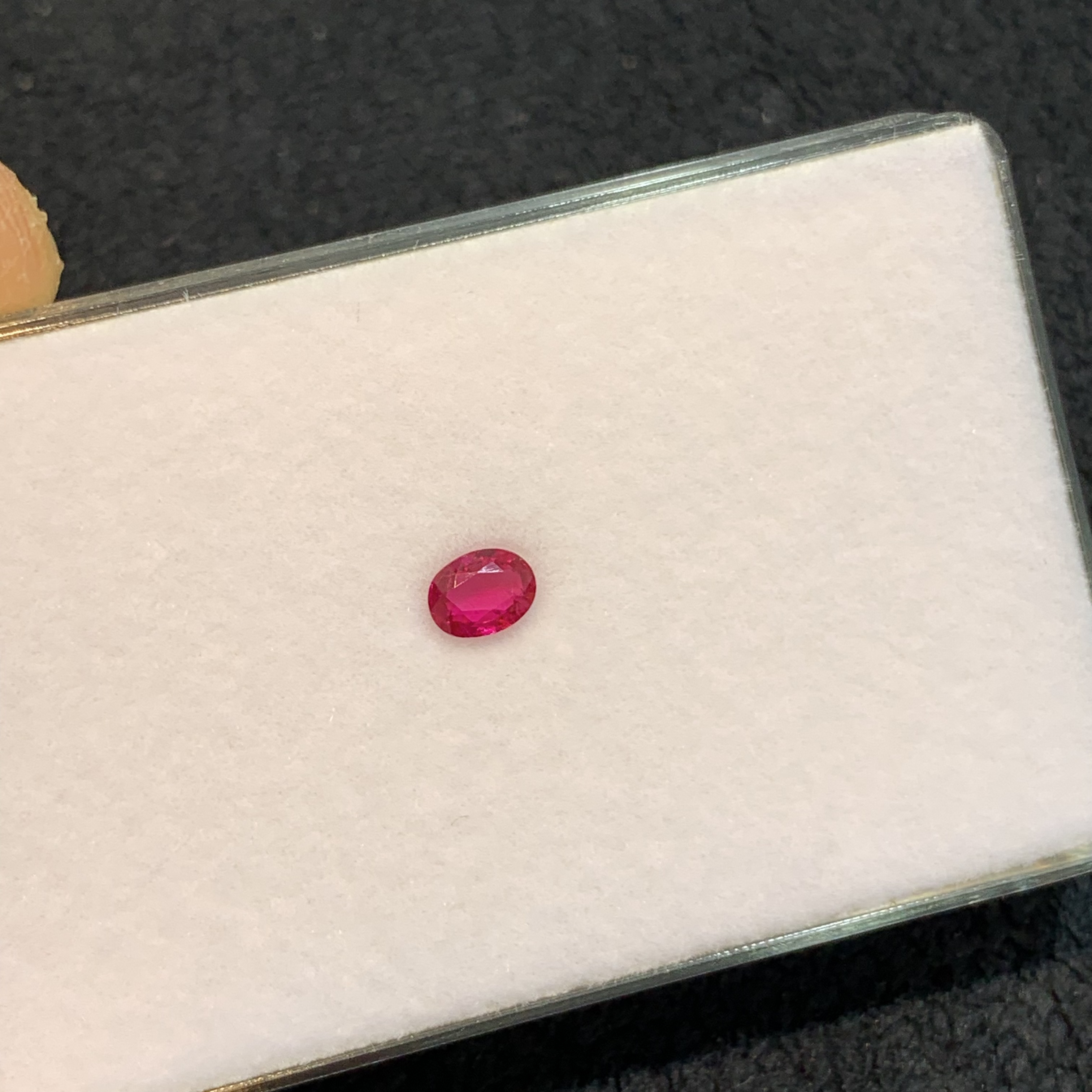884181红宝石裸石，尺寸3.74*4.97*2.03mm，重量0.36ct