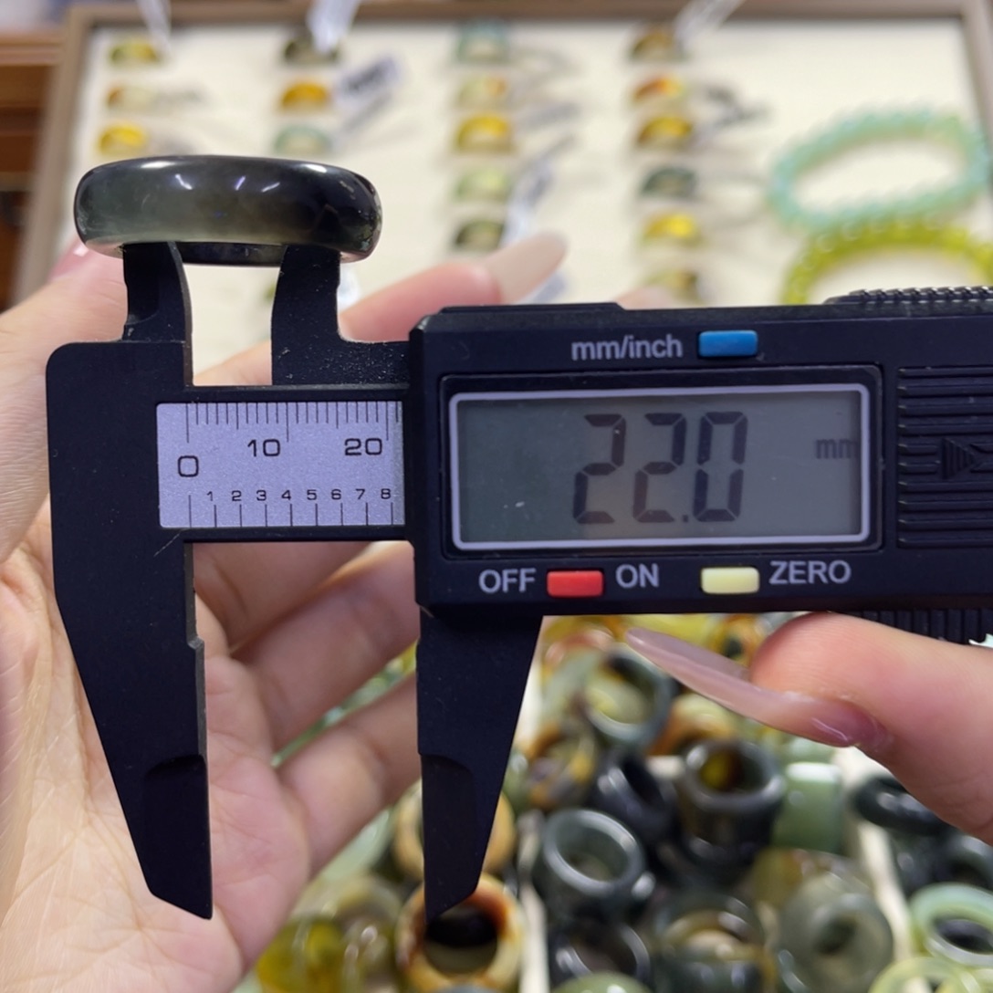 蛇纹石玉未镶嵌手镯8