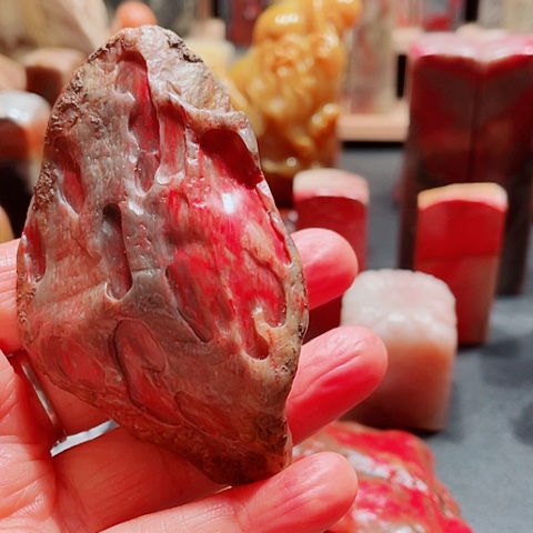 昌化石昌化精品田黄鸡血石