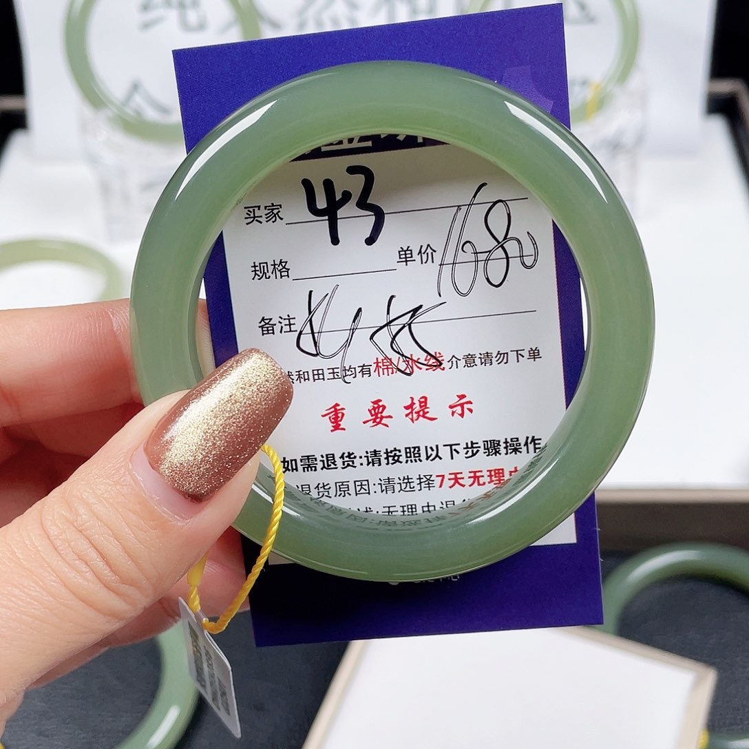 和田玉手镯未镶嵌